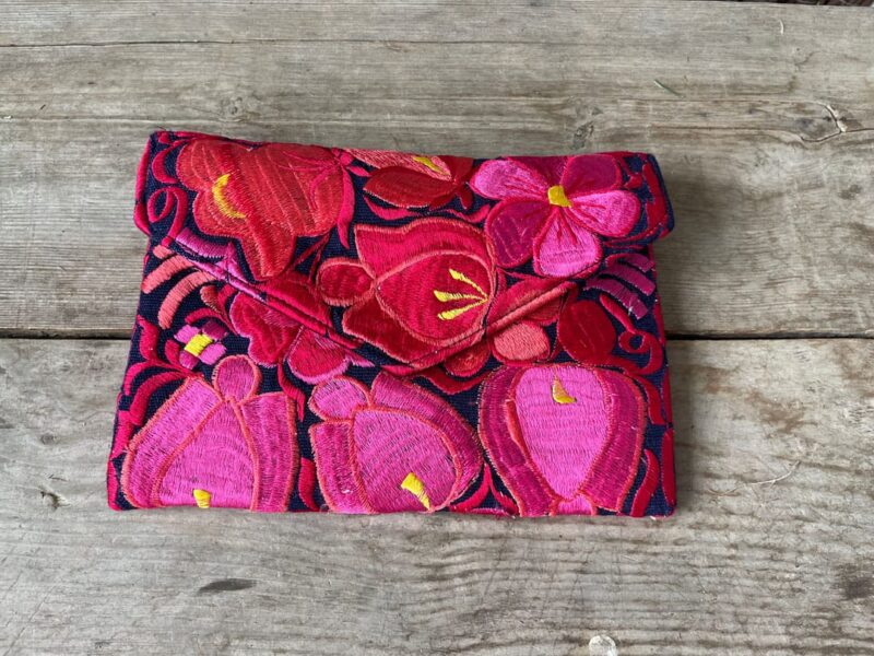 Clutch Bordado Ecuador Rose