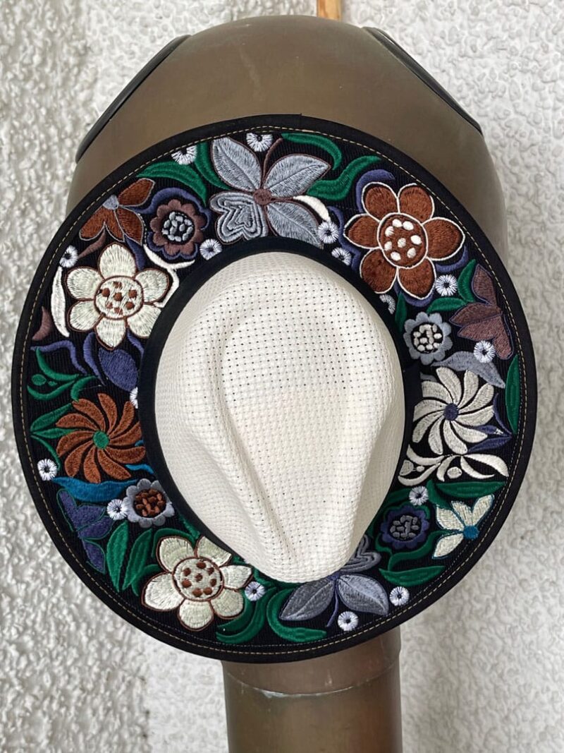 Sombrero Negro de flores bordado
