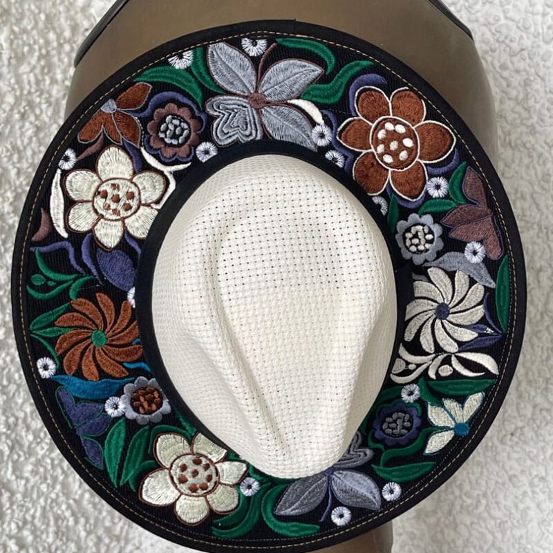 Sombrero Negro de flores bordado