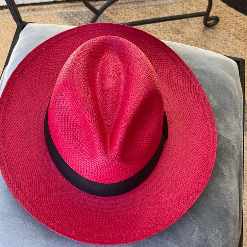Sombrero fuxia cinta negra