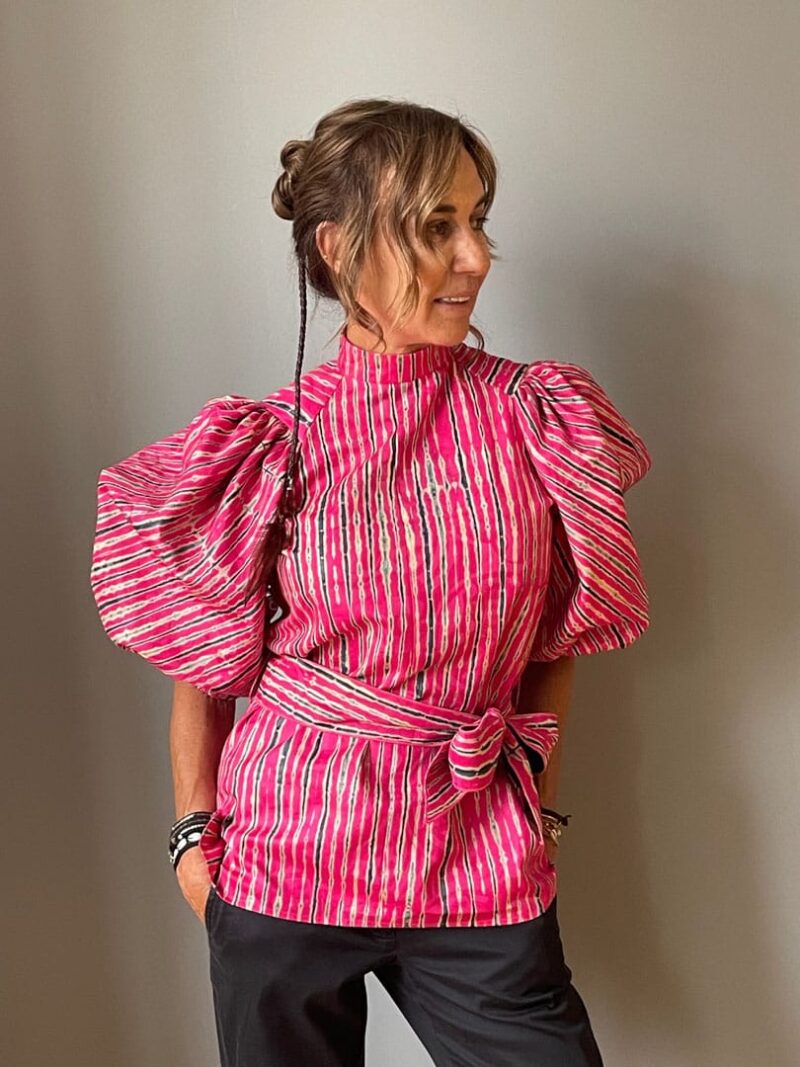 Camisa cuello caja, manga farol y lazo rosa - Imagen 2