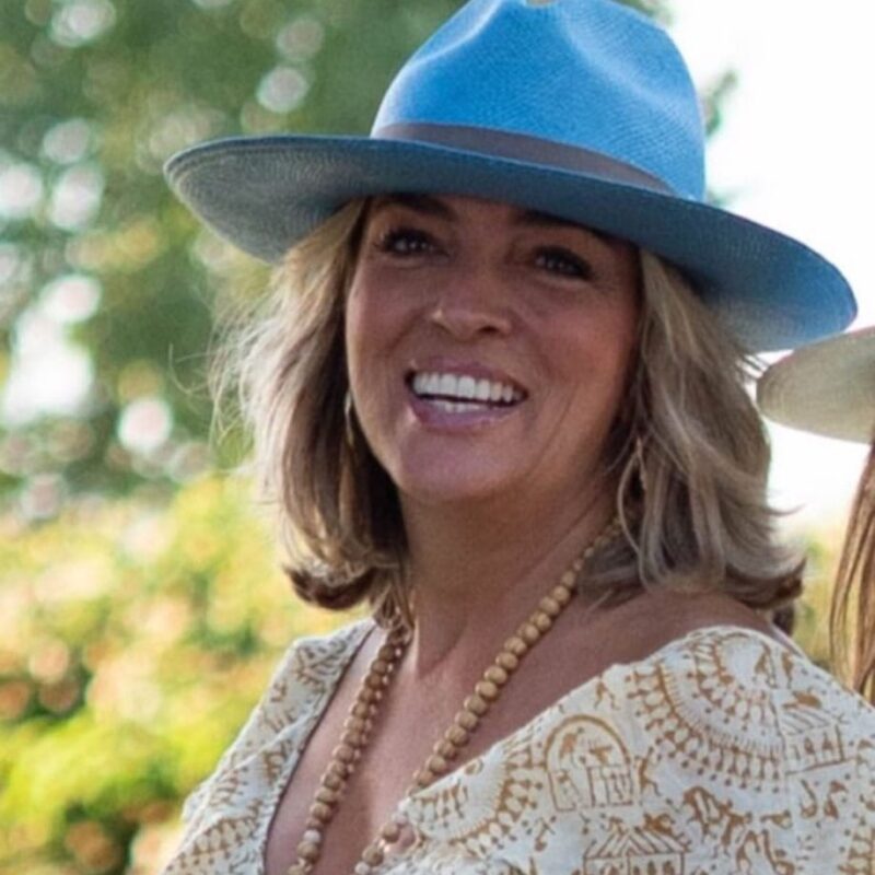 Sombrero azul celeste cinta marrón