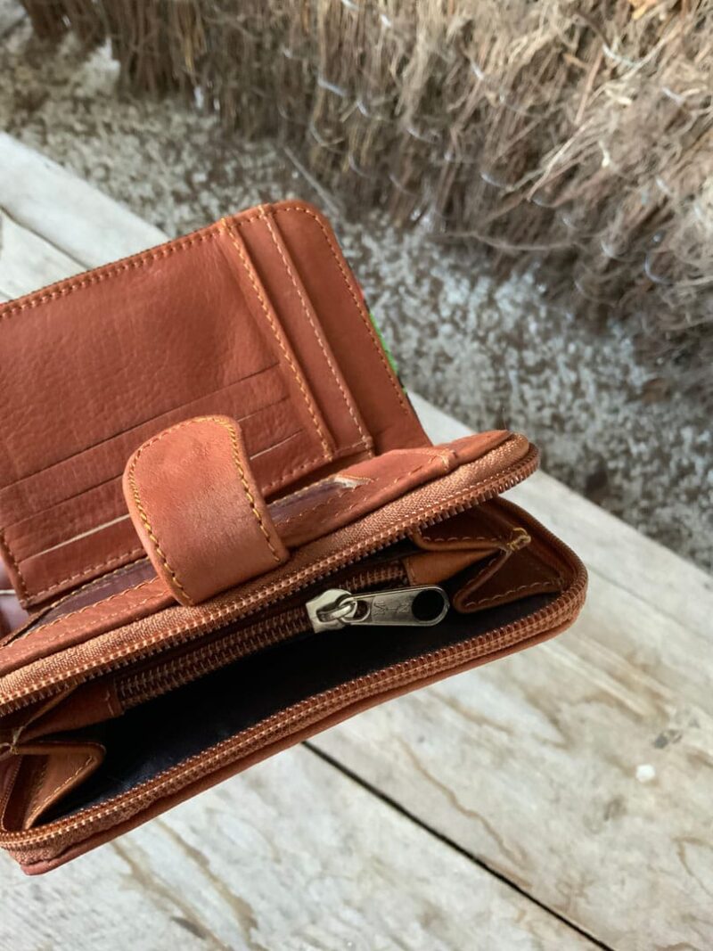 Cartera de Cuero Bordada Tulipa - Imagen 3