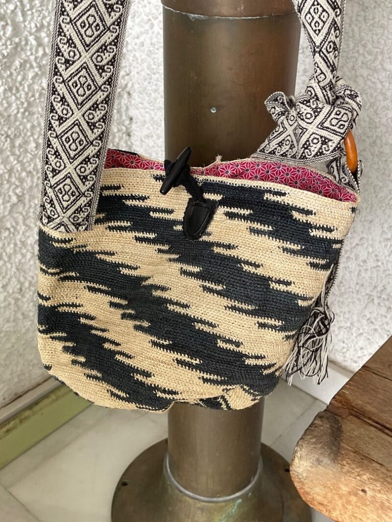 Shigra con faja tonos beige y negros Victoria