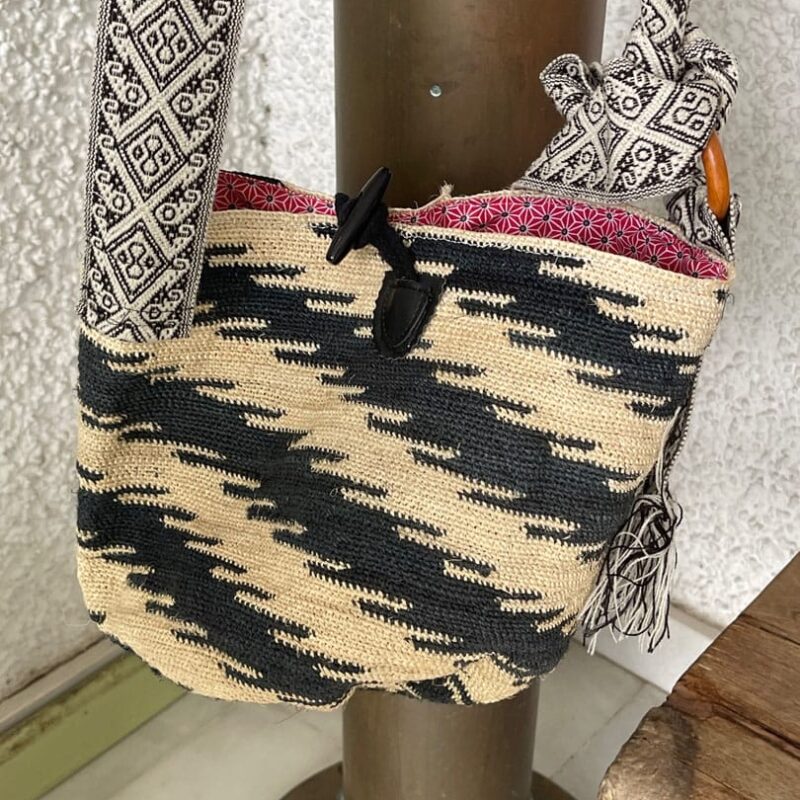 Shigra con faja tonos beige y negros Victoria