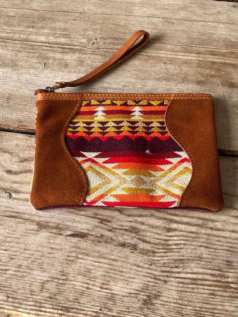 Estuche de Ante bordado Arena