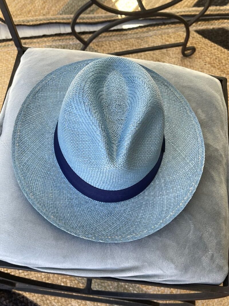 Sombrero azul cielo cinta navy