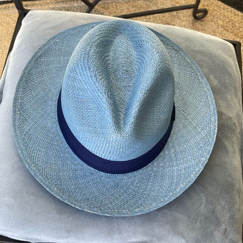 Sombrero azul cielo cinta navy