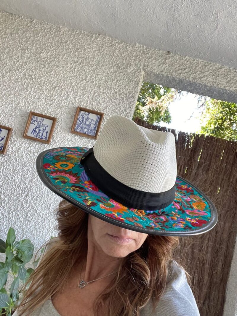 Sombrero verde de flores bordado 2 - Imagen 5