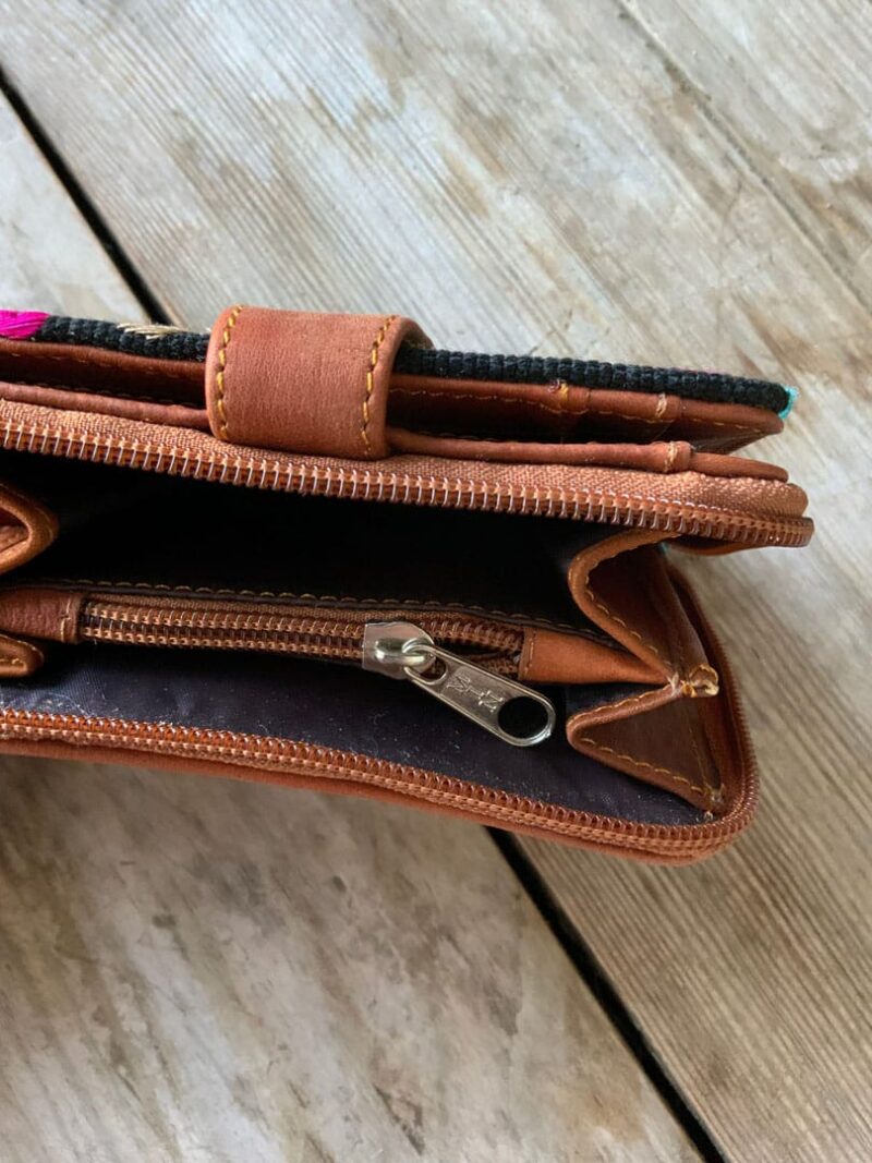 Cartera de Cuero Bordada Tulipa - Imagen 6