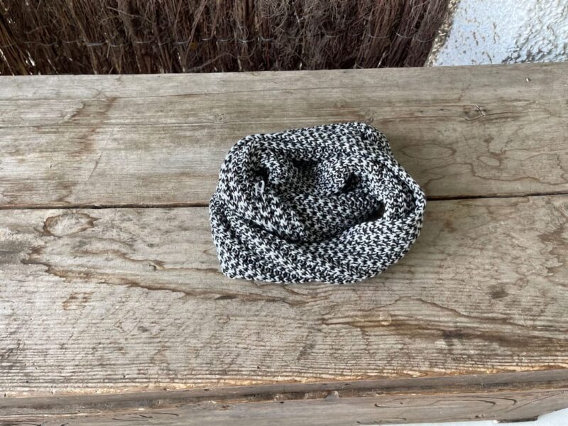 Cuello Lana Blanco y Negro