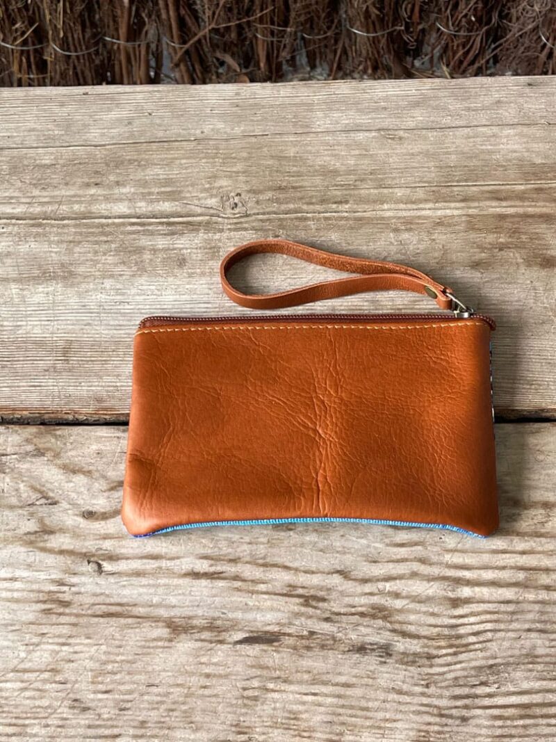 Copia de Estuche faja quechua en azules y blanco cuero camel - Imagen 2
