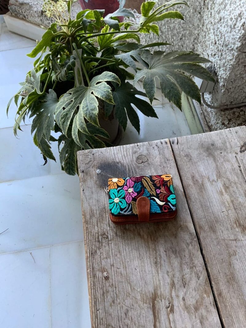 Cartera de Cuero Bordada Tulipa - Imagen 2