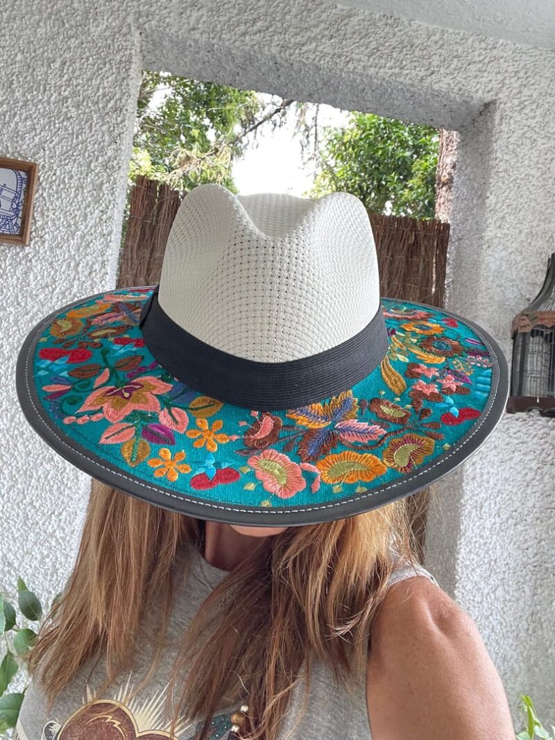 Sombrero verde de flores bordado 1 - Imagen 3