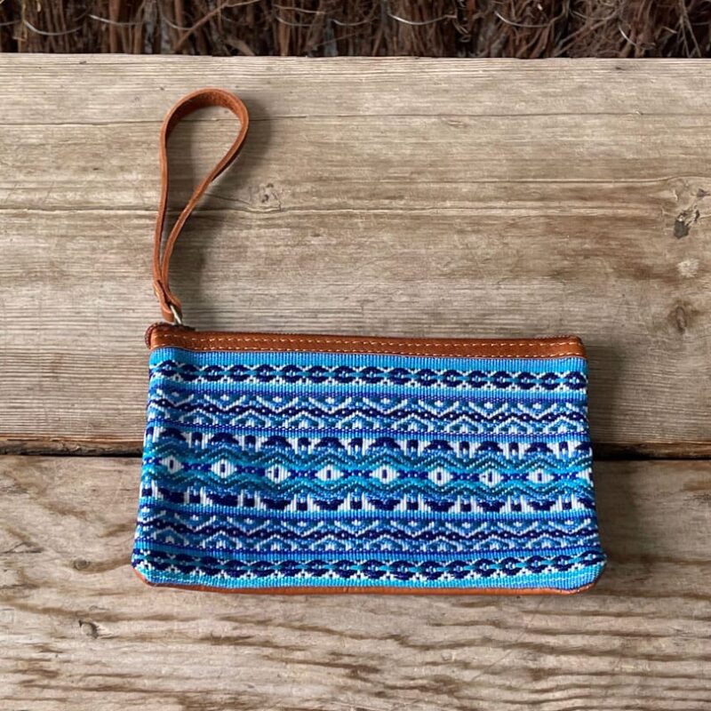 Copia de Estuche faja quechua en azules y blanco cuero camel