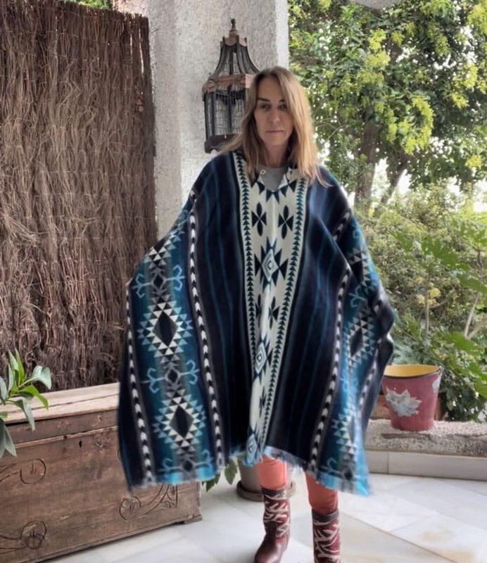 Poncho de Alpaca blanco y azul Etnico Blue