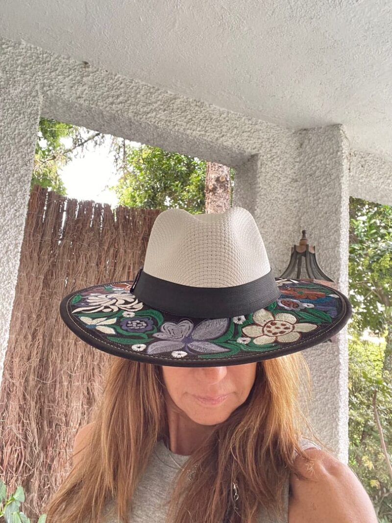 Sombrero Negro de flores bordado - Imagen 2