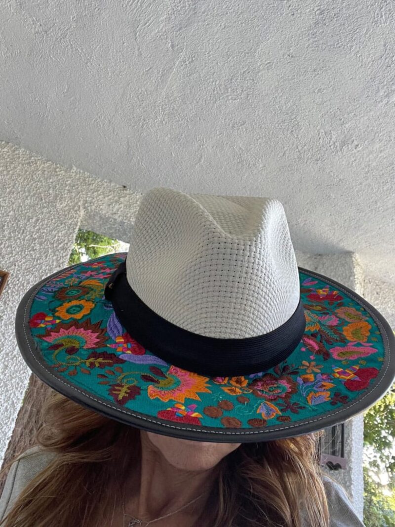 Sombrero verde de flores bordado 2 - Imagen 4