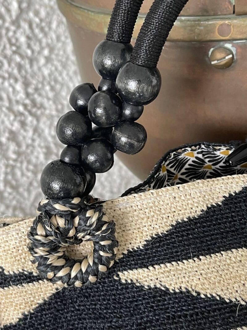Shigra con asas tonos blancos y negros Carla - Imagen 4