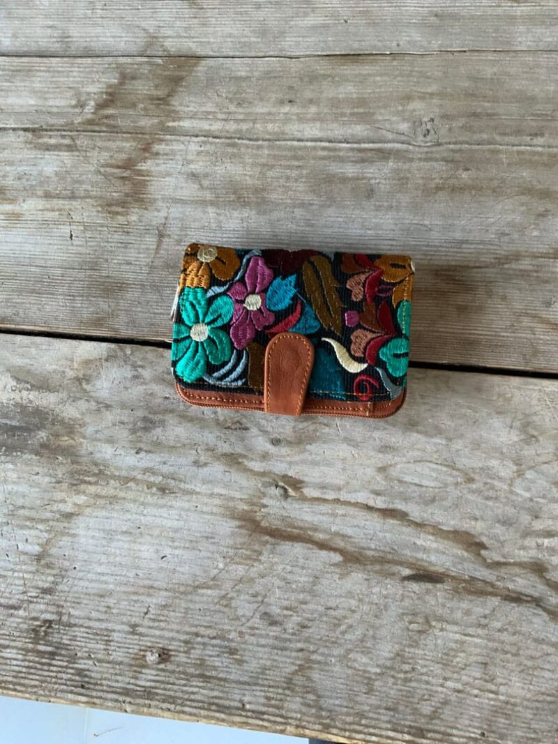 Cartera de Cuero Bordada Tulipa