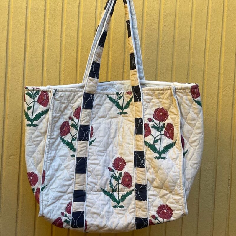 Bolsa de tela acolchada beige flores