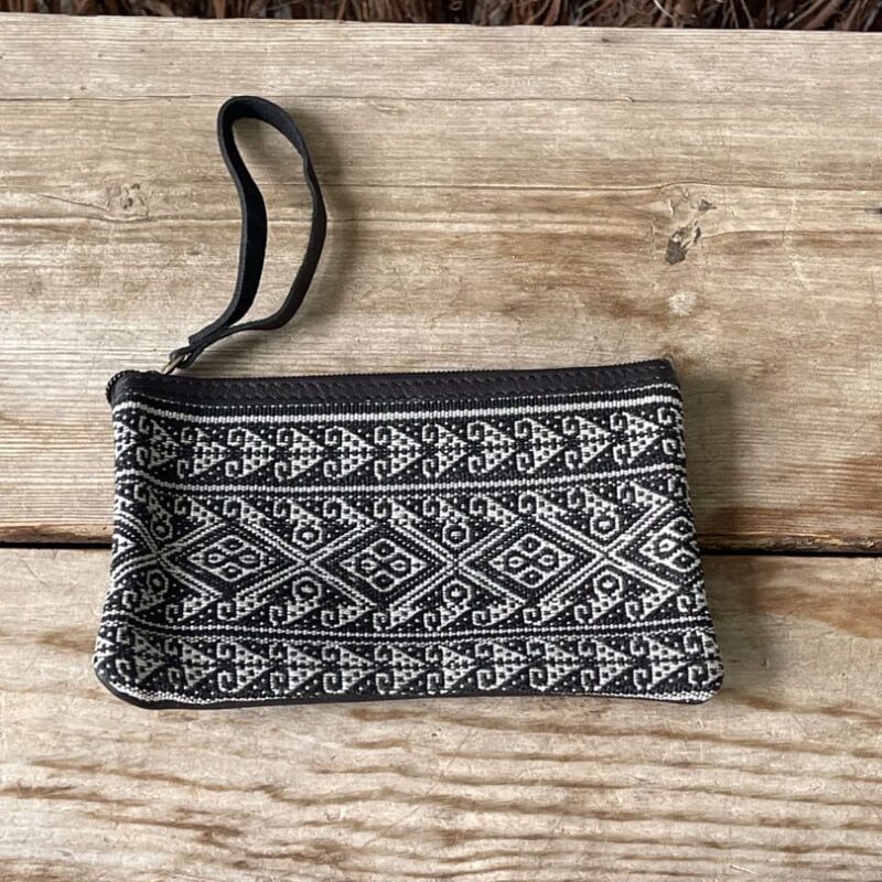 Estuche faja quechua en blanco y negro, cuero negro