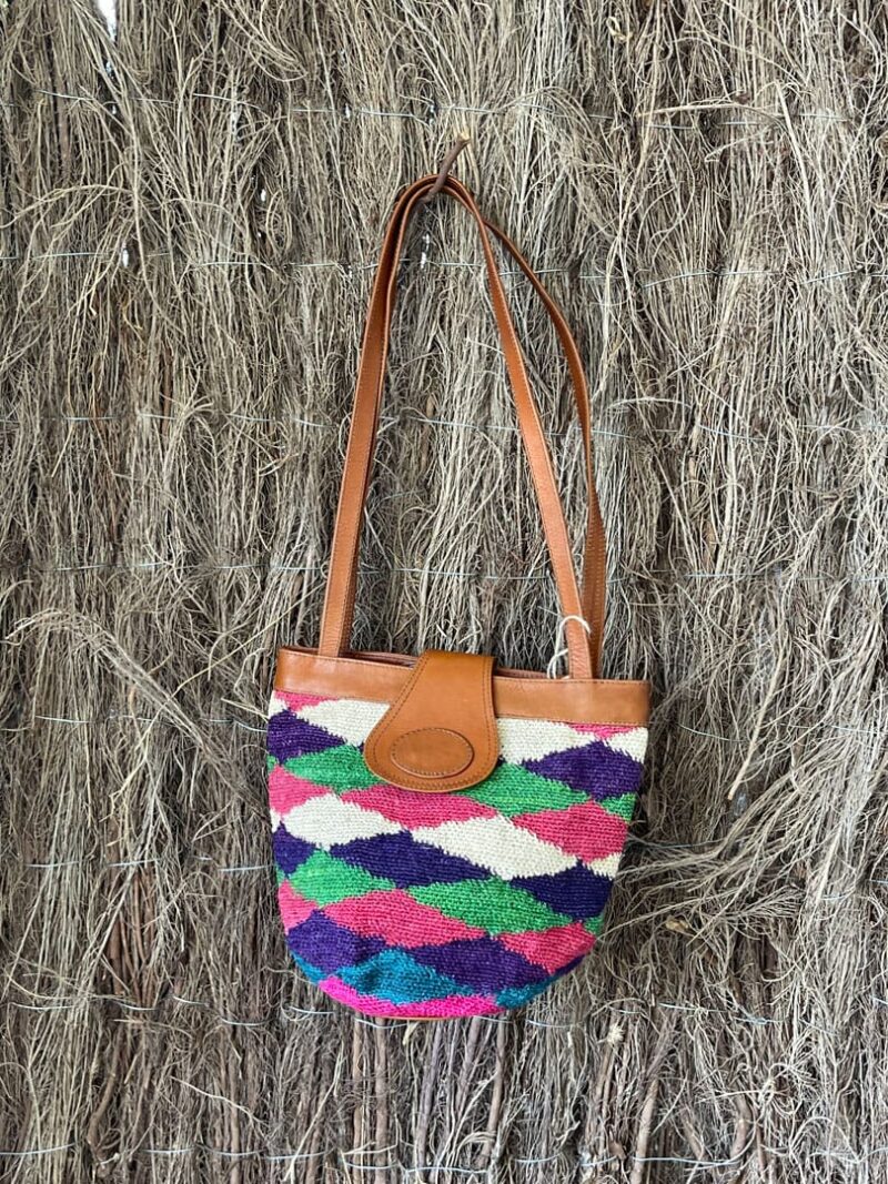 Shigra Ecuador con cuero