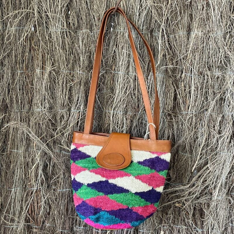 Shigra Ecuador con cuero