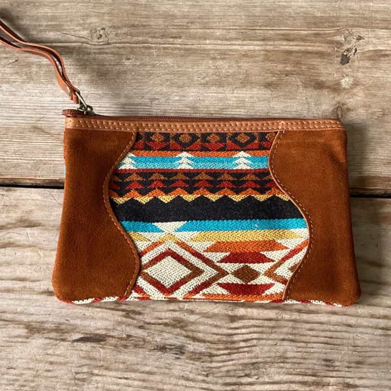 Estuche de Ante Bordado Fuego