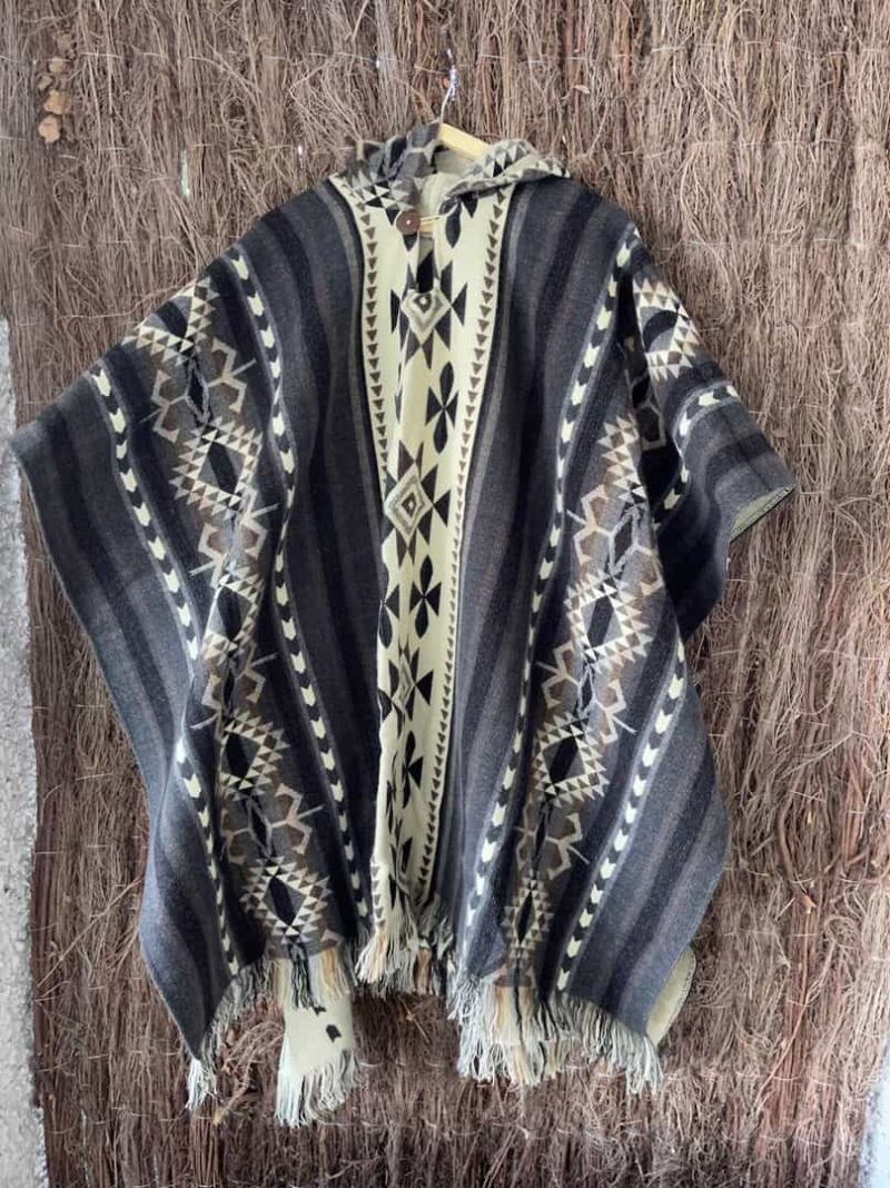 Poncho de Alpaca Negro y Blanco