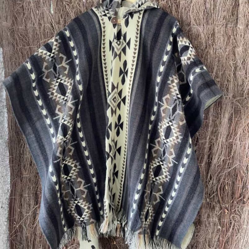 Poncho de Alpaca Negro y Blanco
