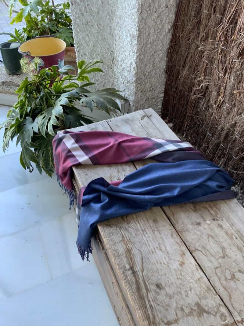 Bufanda Reversible Tonos azules y Vinos, Cachi - Imagen 6