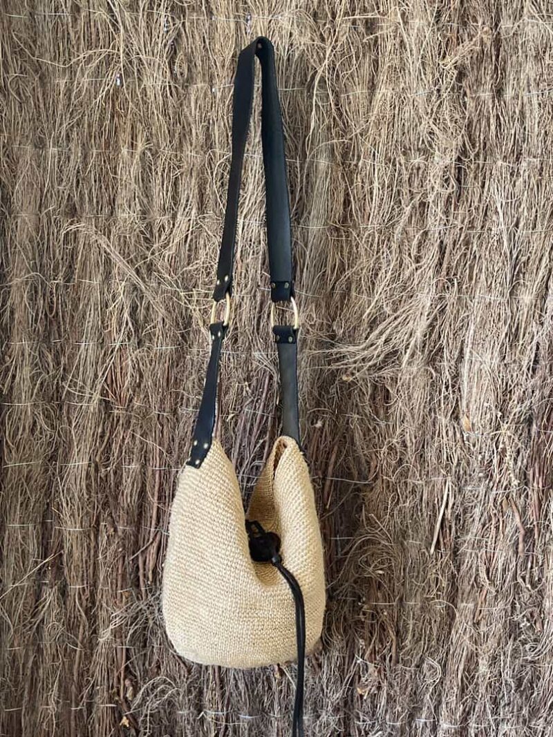 Shigra Ecuador Cabuya Natural con asa de cuero negro - Imagen 2